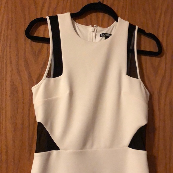 White and black sleeveless dress - Picture 2 of 4
